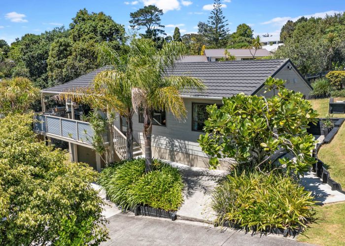 Free property data for 12 Halder Place, Torbay, Auckland homes.co.nz