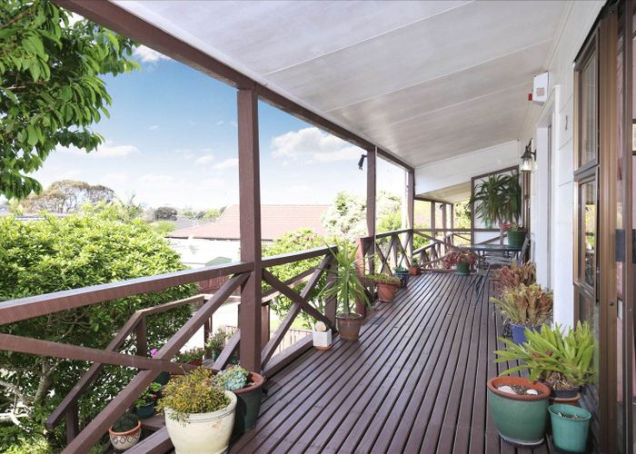  at 2/128 Barrack Road, Mount Wellington, Auckland City, Auckland