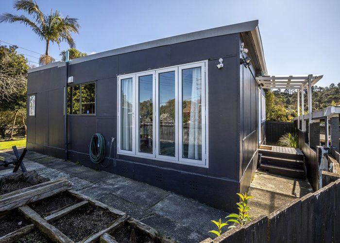  at 2 Woodglen Road, Glen Eden, Waitakere City, Auckland