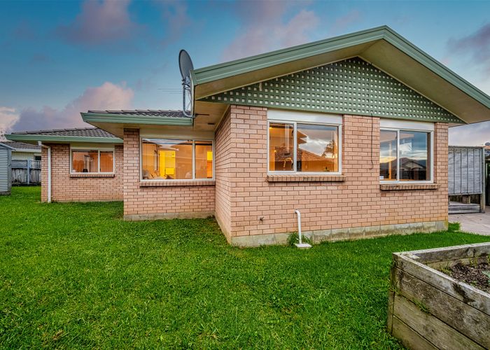  at 2/116 Meadowland Drive, Somerville, Auckland