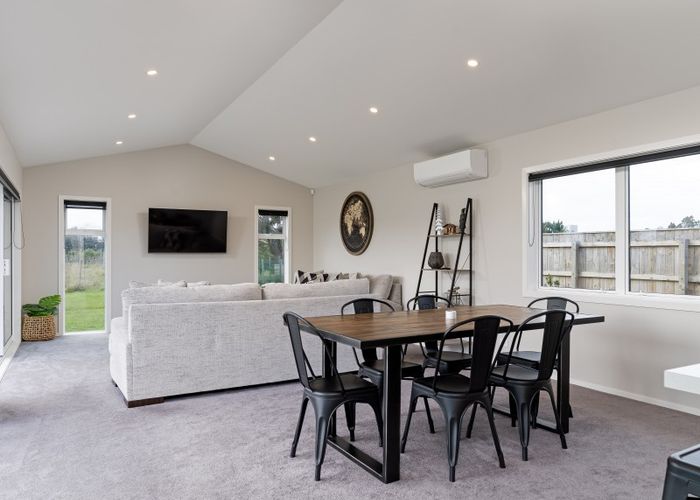  at 17 Mill Grove, Clareville, Carterton