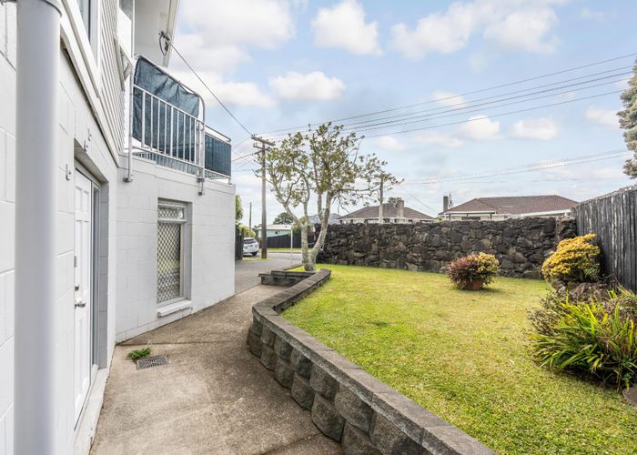  at 6 Glen Marine Parade, Glendene, Auckland
