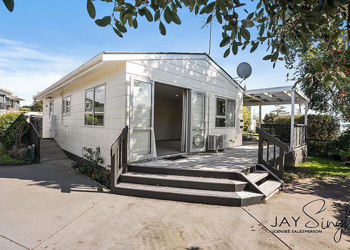  at 1 Banks Road, Papakura