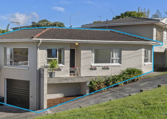  at 2/92 Lake Road, Northcote, Auckland