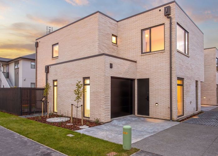  at 2/44 Winchester Street, Merivale, Christchurch City, Canterbury