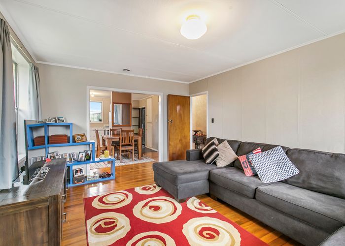  at 6 Wood Avenue, Mangere East, Auckland