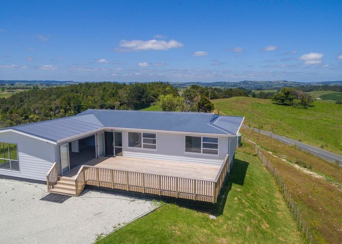  at 15 Brooklands Way, Brynderwyn
