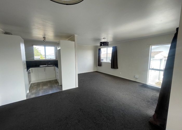  at 2/4 Silver Creek Road, Weymouth, Manukau City, Auckland