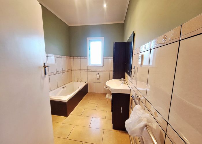  at 1/21 Rosebank Road, Papatoetoe, Auckland