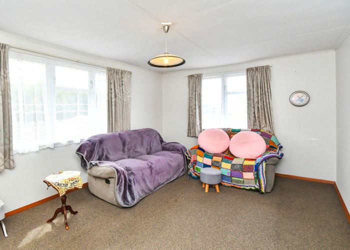  at 16 Emere Place, Meremere