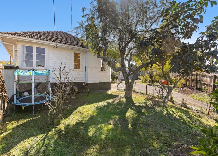  at 8 Devon Street, Te Atatu South, Waitakere City, Auckland