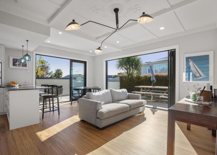  at 52 Wainui Avenue, Point Chevalier, Auckland