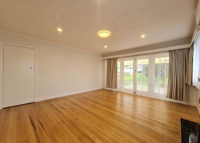 at 17 Woodward Avenue, Mangere Bridge, Auckland