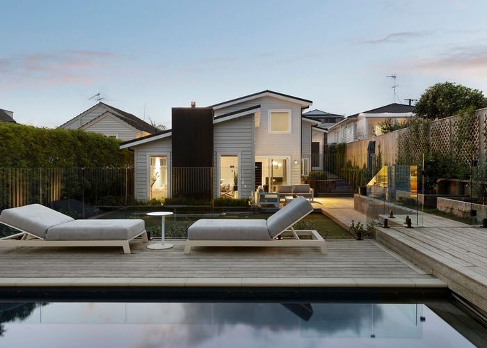  at 7 Bungalow Avenue, Point Chevalier, Auckland