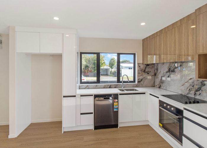  at 2/8 Benton Place, Manurewa, Manukau City, Auckland