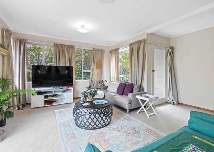  at 31 Regency Place, Sunnynook, Auckland