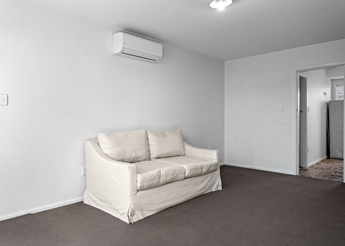  at 3/135 Aikmans Road, Merivale, Christchurch City, Canterbury