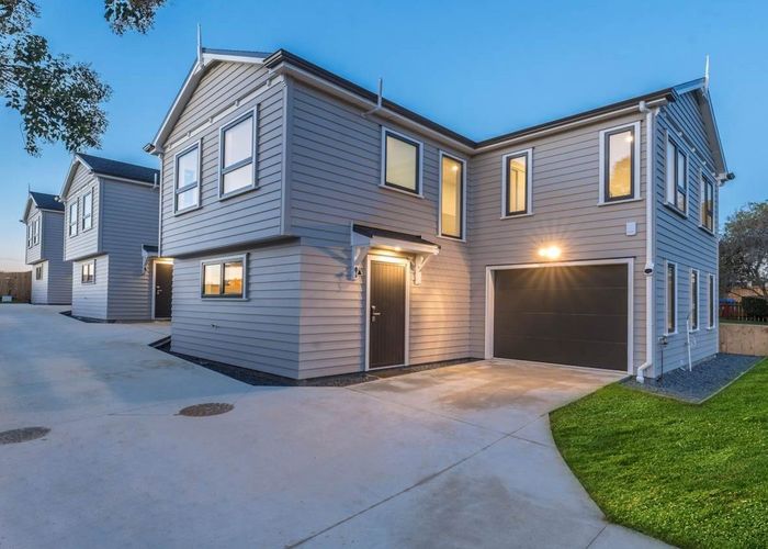  at 42C Larissa Avenue, Henderson, Auckland