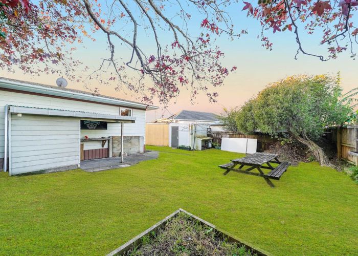  at 2/12 Evelyn Street, Papatoetoe, Manukau City, Auckland