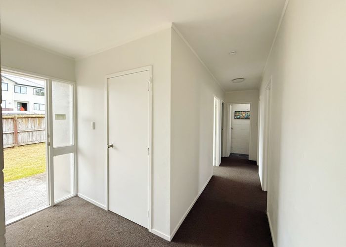  at 2/1 Raeben Avenue, Hillcrest, North Shore City, Auckland