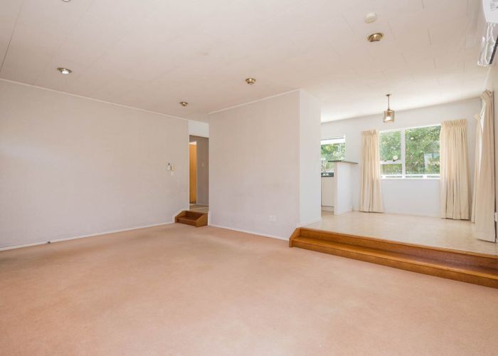  at 4 Mallard Place, Unsworth Heights, North Shore City, Auckland