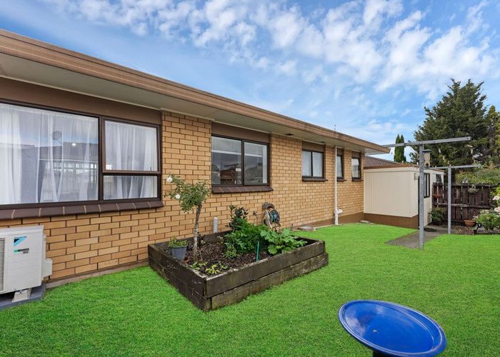  at 2/10 Duke Street, Papakura, Auckland