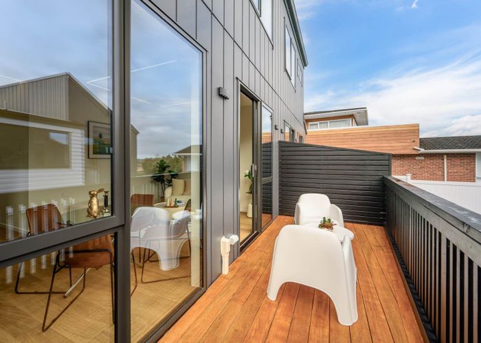  at 21E Knights Road, Rothesay Bay, North Shore City, Auckland