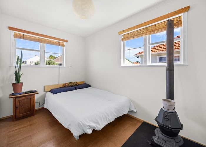  at 18 Parkinson Avenue, Owairaka, Auckland City, Auckland
