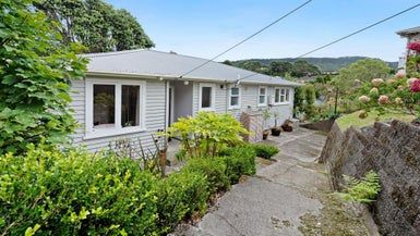  at 10 Kereru Bend, Tawa, Wellington