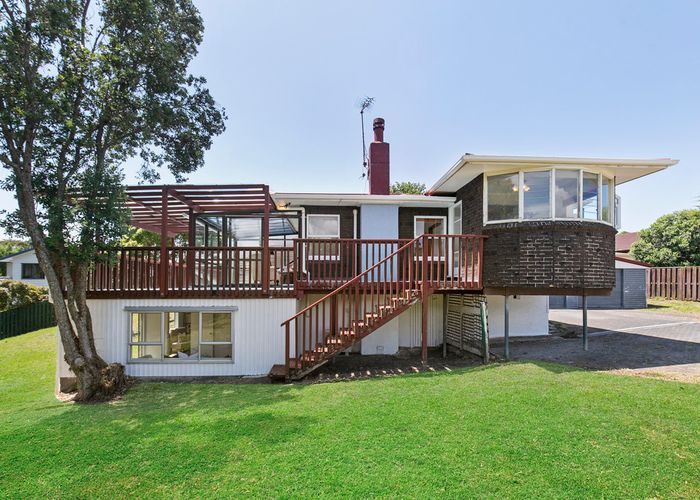  at 34 La Rosa Street, Green Bay, Auckland