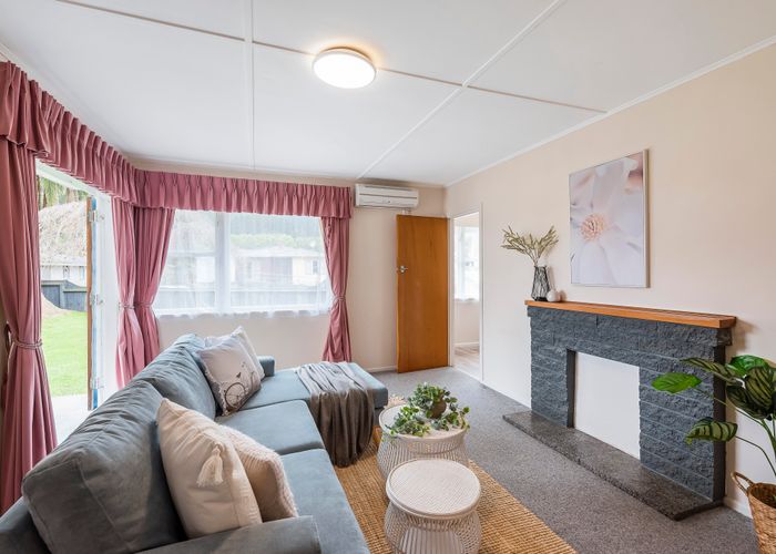  at 6 Brazier Grove, Paraparaumu