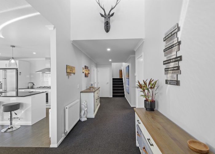  at 32 Lanyon Place, Whitby, Porirua
