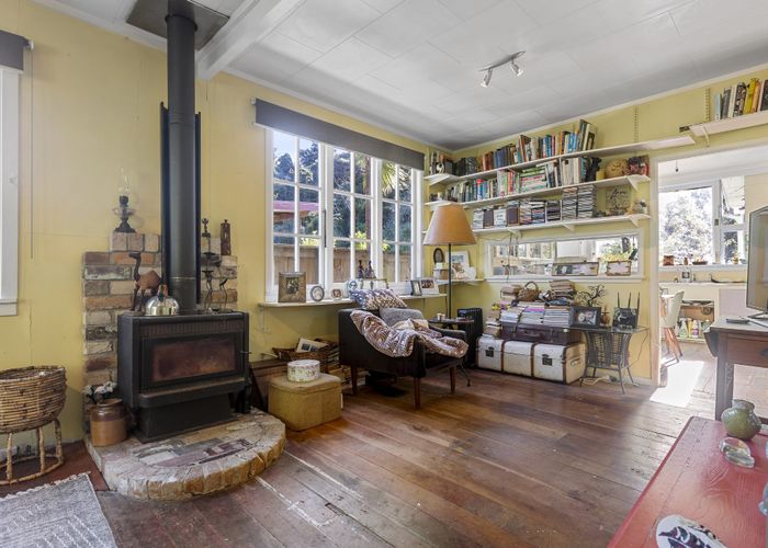  at 18 Western Road, Laingholm, Auckland