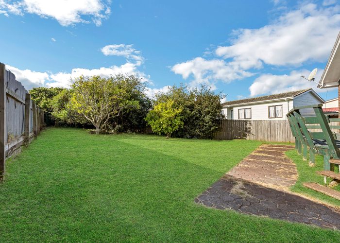  at 16 Ulay Place, Clover Park, Auckland