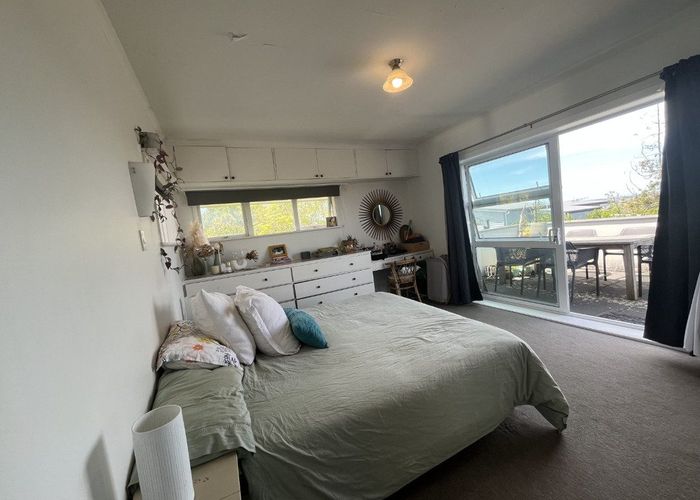  at 30 Martin Crescent (upstairs 4 bedrooms), Northcote, North Shore City, Auckland