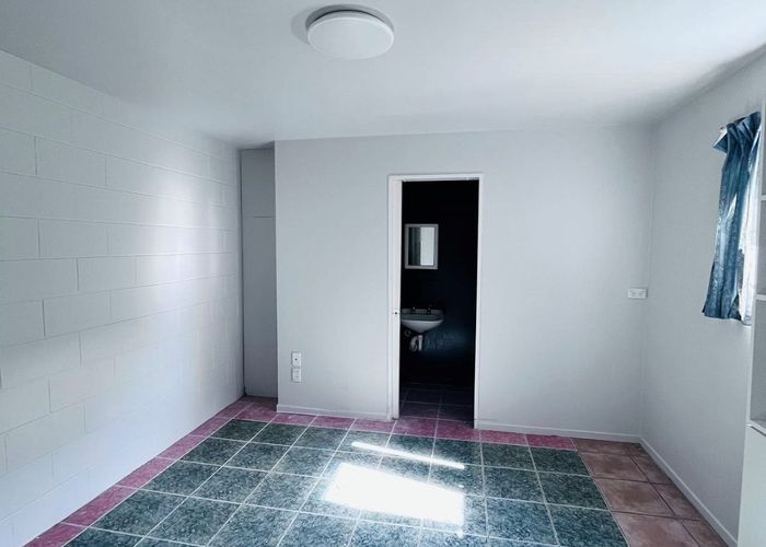  at Flat/58a Powrie st, Glenfield, North Shore City, Auckland
