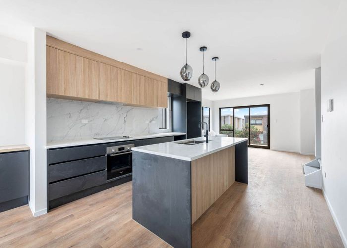  at 1/74 Wallace Road, Mangere Bridge, Auckland