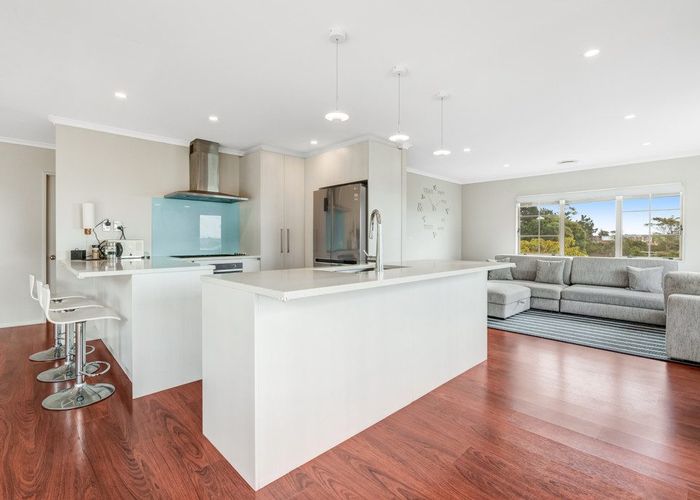  at 32 Canary Place, Unsworth Heights, North Shore City, Auckland