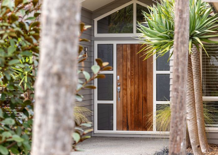  at 4 Fairway Oaks Drive, Waikanae Beach, Waikanae