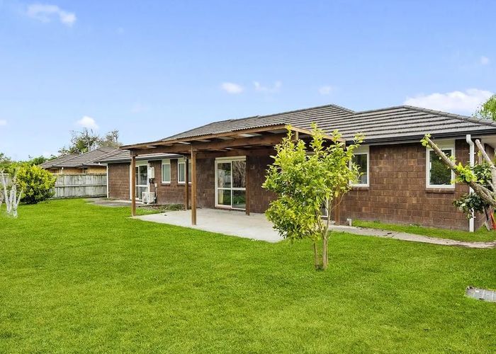  at 210 St James Drive, Huntington, Hamilton