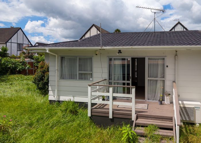  at 1/21 Challen Close, Conifer Grove, Takanini