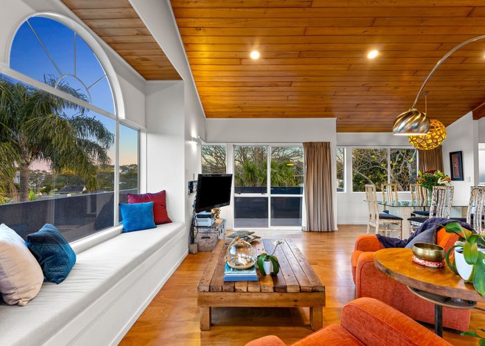  at 2/962 Beach Road, Torbay, North Shore City, Auckland
