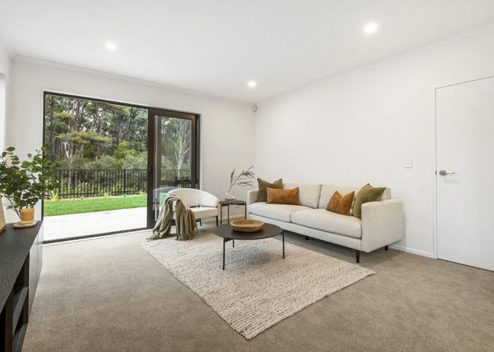  at 52 Te Aniwaniwa Terrace, Albany, North Shore City, Auckland