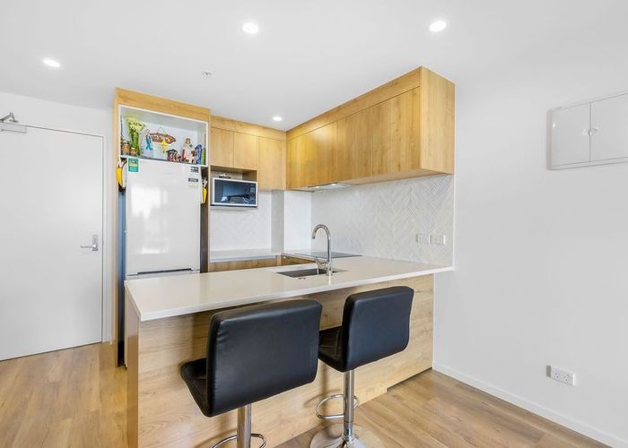  at 305/553C Glenfield Road, Glenfield, Auckland