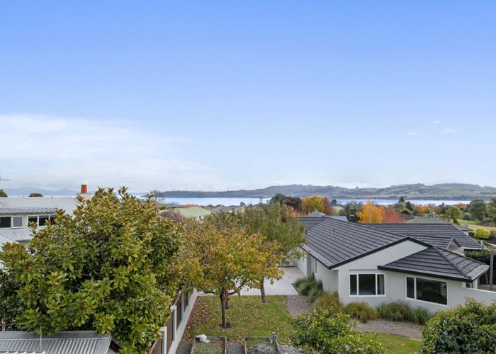  at 2 Botanical Heights Drive, Waipahihi, Taupo