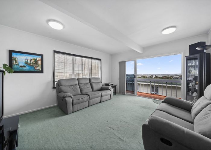  at 17 Hoskins Avenue, Hillsborough, Auckland City, Auckland