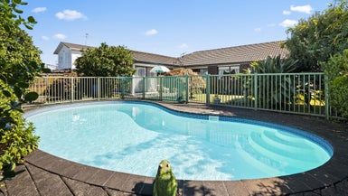  at 34 Raddock Place, Farm Cove, Auckland