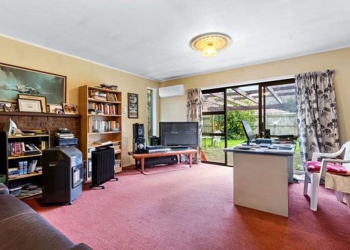  at 9 Walter Strevens Drive, Conifer Grove, Takanini