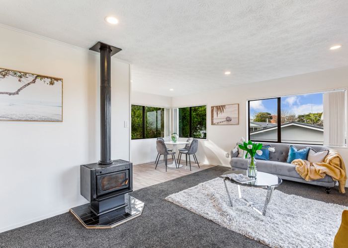  at 2/24 Sarajevo Place, Massey, Auckland