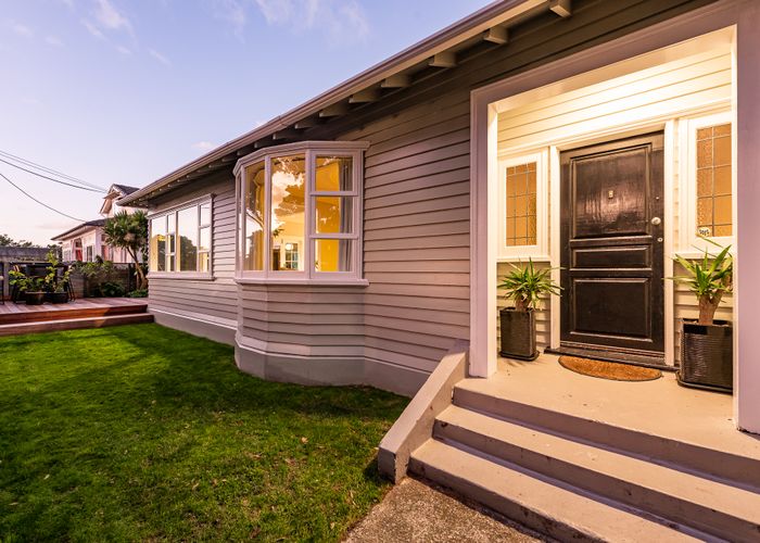  at 11 Inglis Street, Seatoun, Wellington